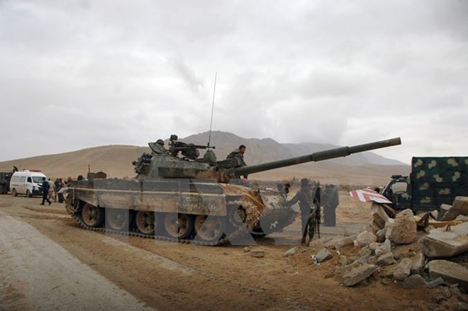 Binh sỹ quân đội Chính phủ Syria sau khi giành lại quyền kiểm soát thành cổ Palmyra từ tay IS ngày 2/3. (Nguồn: AFP/TTXVN)