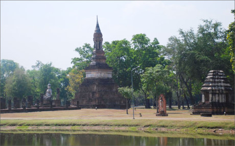 Kinh đô cũ này từng có cung điện hoàng gia, vô vàn đền thờ Phật giáo và những công trình kiến trúc lịch sử cổ kính nhưng hiện nay tất cả chỉ còn là phế tích. 