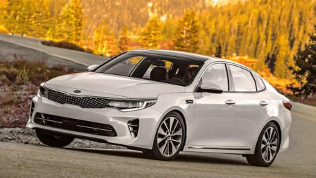 Kia Optima SXL 2017. Đây là mẫu xe có nội thất tiện nghi hiện đại, tính năng giải trí cao