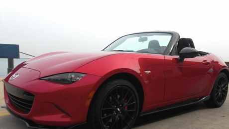 Mazda MX-5 Miata. Mẫu xe này kế thừa những đặc điểm tuyệt vời của dòng xe mui trần Mazda với phong cách thể thao năng động, hiệu suất cao và chi phí vận hành thấp