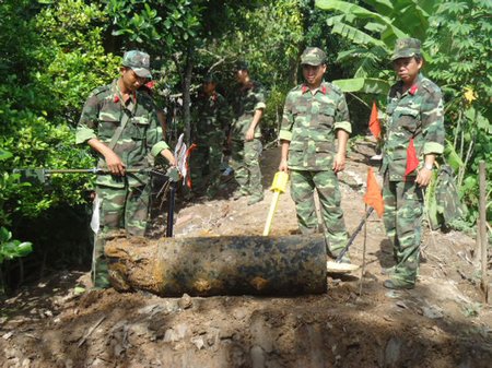 Một quả bom được phát hiện nằm sâu trong lòng đất.