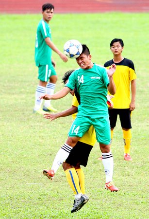 Ngọc Liêm (14, Vĩnh Long) trước Anh Duy (Tiền Giang).