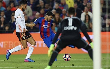 Barca nhanh chóng tạo ra thế trận áp đảo trước Valencia. (Ảnh: Mundo Deportivo)