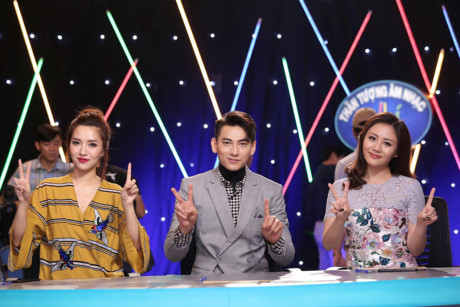 Bộ 2 quyền lực của Vietnam Idol Kids năm nay. Các thí sinh nhí khu vực miền Bắc đang rất tự tin và hào hứng thể hiện giọng hát của mình với hy vọng được nhận chiếc vé vàng quý giá từ Ban giám khảo - Isaac, Bích Phương, Văn Mai Hương.