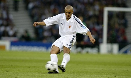 4. Roberto Carlos | 1103 trận cho União São João, Palmeiras, Inter Milan, Real Madrid, Fenerbahçe, Corinthians, Anzhi Makhachkala, Delhi Dynamos và ĐT Brazil 