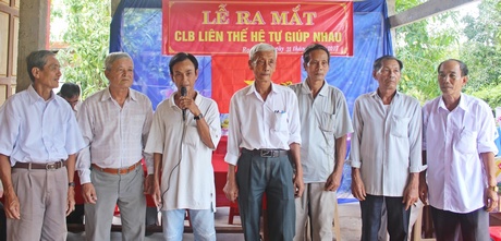 Các thành viên trong ban chủ nhiệm ra mắt và hứa hẹn.