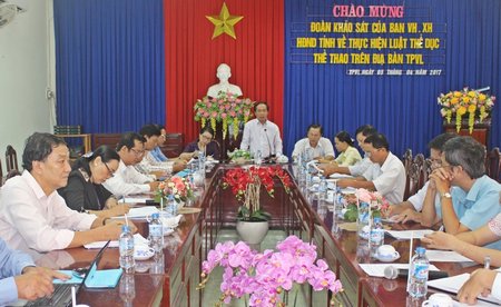 Đoàn làm việc tại TP Vĩnh Long. 