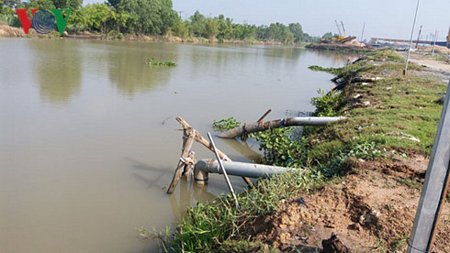 Dòng Kênh Năng sẽ gánh gòng nguồn nước thải xả ra từ Khu công nghiệp Long Giang, nơi có Nhà máy giấy Đại Dương.