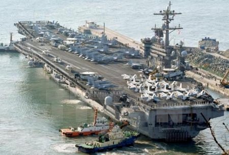 Tàu USS Carl Vinson tới cảng Busan, Hàn Quốc ngày 15/3. (Nguồn: Kyodo/TTXVN)