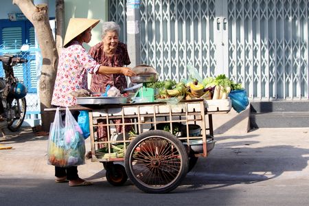 Chỉ cần đặt hôm trước hoặc chỉ “alo”  là hôm sau đồ ăn sẽ được giao tận nhà.