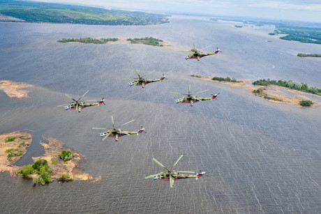 Trực thăng "Thợ săn đêm" Mi-28N được nhóm lựa chọn vì khả năng hoạt động linh hoạt trong mọi điều kiện môi trường cả ban ngày và ban đêm.