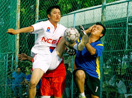 Thủ môn đội Vietinbank Vĩnh Long tại hội thao ngành Ngân hàng Vĩnh Long.