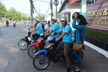 MTU Moto hỗ trợ SV đi lại với giá rẻ, thành viên đội lại thân thiện và luôn đặt an toàn là trên hết.