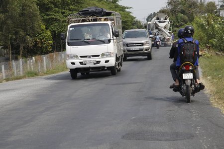 QL54 quá hẹp so với nhu cầu giao thông tăng cao hiện nay, đây là nguy cơ tiềm ẩn TNGT tăng.