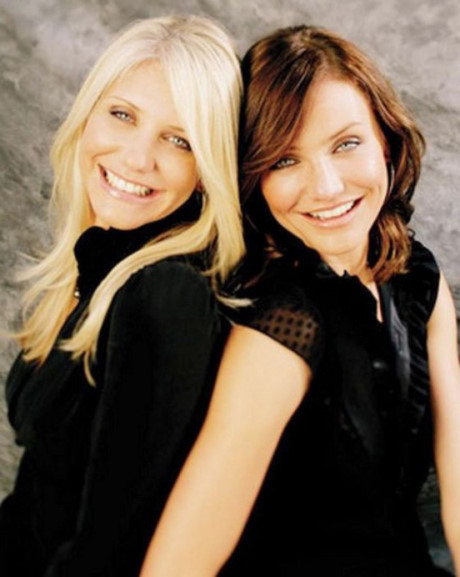 Cameron Diaz là một trong những nữ diễn viên nhận được cát sê cao nhất Hollywood nhưng với cô, gia đình vẫn là trên hết. Ít ai biết, cô và chị gái Chimene Diaz có ngoại hình giống nhau như hai giọt nước, cả hai đều sở hữu mái tóc vàng, mắt xanh và có khuôn miệng rộng.