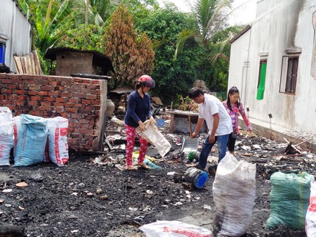 “Bà Hỏa”viếng khiến nhiều gia đình rơi vào cảnh “màn trời chiếu đất”.