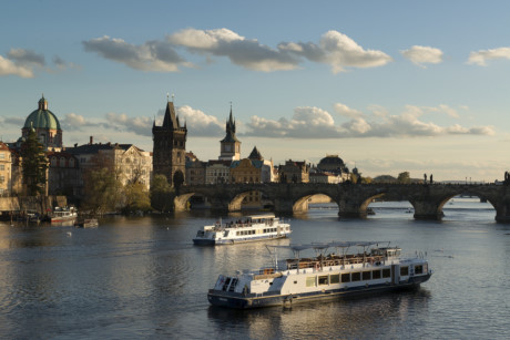 Prague, Cộng hòa Séc: Người ta thường không quen với cái tên Prague khi thực hiện chuyến đi với ngân sách hạn chế. Mặc dù đồng tiền Séc đã tăng nhưng bạn vẫn có thể tìm thấy nơi trọ giá rẻ, tiện nghi với mức giá dưới 20 USD/đêm.