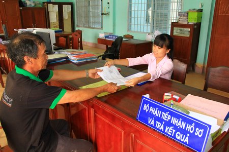 Mô hình một cửa, một cửa liên thông đã rút ngắn thời gian giải quyết hồ sơ, giảm bớt các phiền hà cũng như tăng sự hài lòng của người dân.