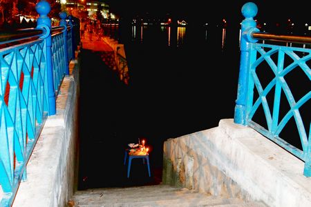 Hiện trường bên bờ kè phía Phường 9, nơi cả 3 “tay bơi” xuất phát.