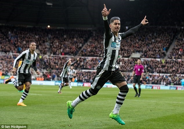 Newcastle giành vé thăng hạng Premier League. (Nguồn: Daily Mail)