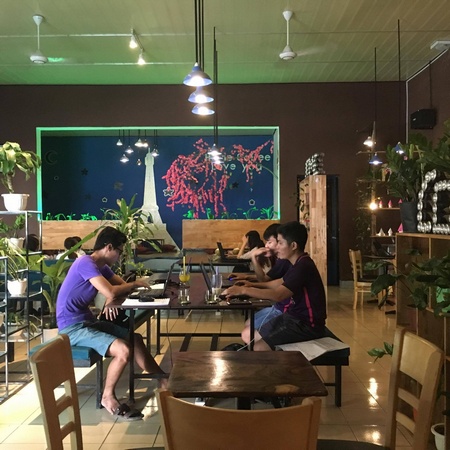 Cà phê máy lạnh là giải pháp chống nóng được nhiều người chọn.