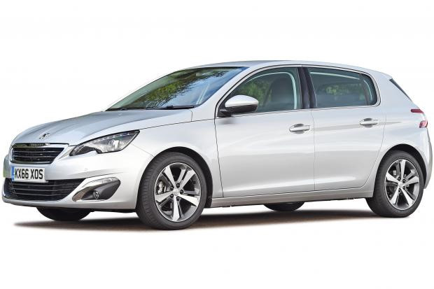 Peugeot 308 hatchback: Giống như Magane, chiếc 308 đẹp, thoải mái và khá phong nhã, giá thành không hề cao, khoảng 480 - 800 triệu đồng. Khoang hàng hóa rộng 470 lít (và hơn 1.300 lít nếu gập ghế sau) chỉ xếp sau Octavia trong mặt này, tuy nhiên, điều này đồng nghĩa với việc thiếu chỗ ngồi nếu gập ghế lại. Một số người thì cảm thấy không thoải mái với vị trí ghế lái và màn hình cảm ứng hiển thị thông tin vô nghĩa.