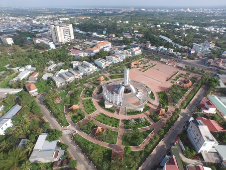  Để có được ngày hôm nay, bao thế hệ người Vĩnh Long đã phải hy sinh người, của.Trong ảnh: Công viên Tượng đài Chiến thắng Xuân Mậu Thân 1968 là công trình lưu truyền thế hệ mai sau.Ảnh: VINH HIỂN