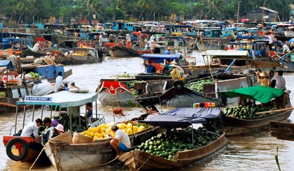 Ghe thuyền buôn bán tấp nập ở Chợ nổi Cái Bè vào những năm trước đây.