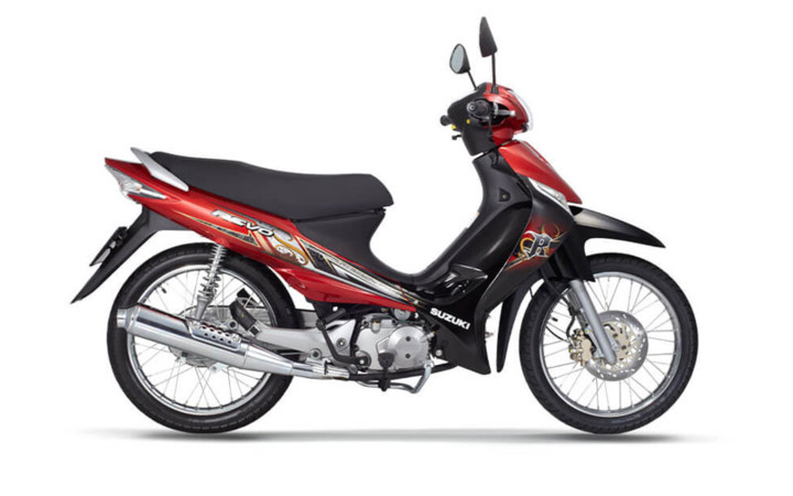 Suzuki Revo đang là mẫu xe có giá “bèo” nhất của Suzuki. Revo 110 có giá bán 15,8 triệu đồng cho phiên bản phanh cơ, 16,8 triệu đồng đối với phiên bản phanh đĩa và 17,7 triệu đồng khi mua Revo phiên bản phanh đĩa kết hợp vành đúc. (Ảnh: Suzuki)