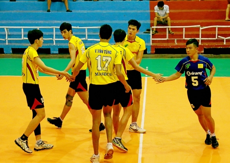 Niềm vui của Trẻ TP Hồ Chí Minh trong trận thắng Cà Mau 3-0.