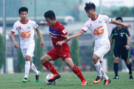 Hồng Duy bỏ lỡ ít nhất ba cơ hội ngon ăn. Anh là nỗi thất vọng của U22 Việt Nam ở trận này. Khi Quang Hải trở lại, Hồng Duy khó lòng cạnh tranh được suất đá chính. (Ảnh: Minh Chiến/Vietnam+)