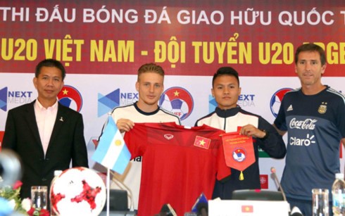 Những tài năng hứa hẹn sẽ trở thành những ngôi sao bóng đá thế giới trong tương lai đã được trải nghiệm chất lượng dịch vụ vượt trội trên tàu bay Vietjet.
