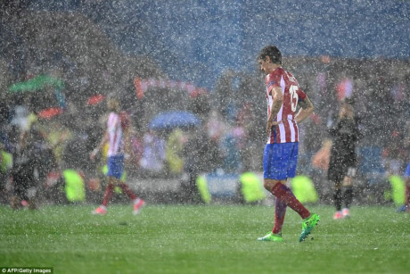 Mặc dù bị loại khỏi Champions League, nhưng Atletico có thể ngẩng cao đầu với màn trình diễn trên Vicente Calderon (Ảnh: AFP).