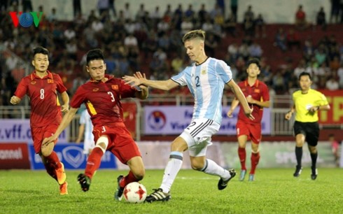 Sau thắng lợi dễ dàng 4-1 trước U20 Việt Nam, U20 Argentina vẫn tập luyện chăm chỉ chuẩn bị đối đầu U22 Việt Nam. (Ảnh: Hà Khánh).