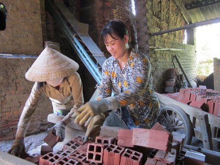 Nếu chủ doanh nghiệp và người lao động đều nâng cao ý thức bảo hộ lao động thì sẽ tạo môi trường làm việc an toàn cho người lao động.