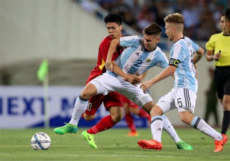 U20 Argentina (áo sọc xanh trắng) sẽ nằm ở bảng A VCK U20 World Cup 2017. Ảnh: VFF.