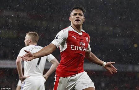 Sanchez tỏa sáng giúp Arsenal nuôi hy vọng tốp 4. (Nguồn: Reuters)