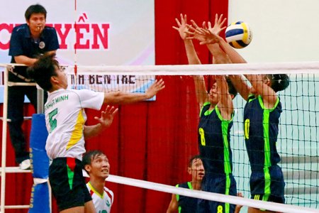 Đội bóng chuyền Vĩnh Long thắng Trà Vinh 3-2