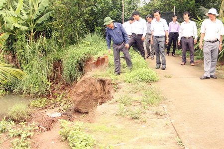 Một điểm sạt lở mới xảy ra tại tuyến đê bao Cồn Sừng (ấp Mỹ Thới 2, xã Mỹ Hòa- TX Bình Minh).