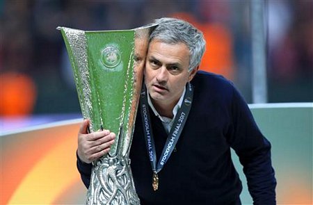 Mourinho có danh hiệu thứ 25 kể từ khi làm huấn luyện viên