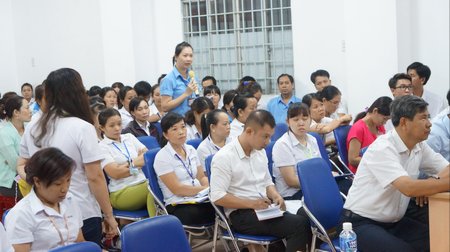 Công nhân hỏi về chính sách BHXH, BHYT tập trung vào các yếu tố liên quan mật thiết tới lao động nữ.