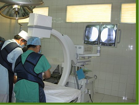 Người bệnh không có BHYT sẽ phải chi nhiều tiền nếu xét nghiệm kỹ thuật cao.