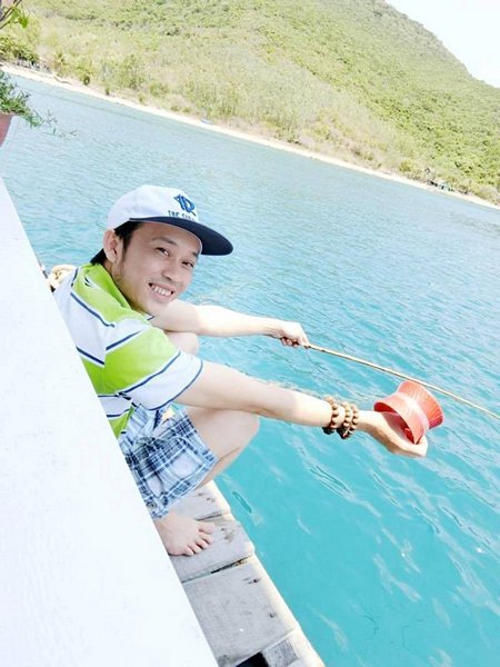 Không chỉ nổi tiếng là "tượng đài hài" khó có thể thay thế Hoài Linh còn nổi tiếng bởi vô vàn danh hiệu: Ông bố nuôi số 1 showbiz, đệ nhất bình dân, ông vua “tự sướng”, ông hoàng xì tin.