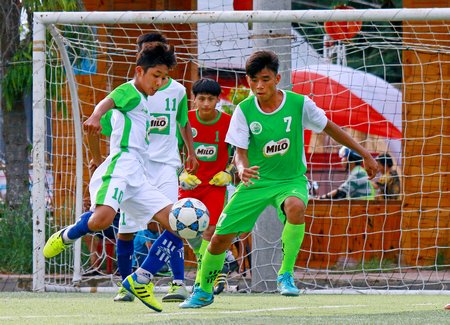 Trận đấu khối THCS, TP Hồ Chí Minh (áo xanh) thắng Kiên Giang 3-0.