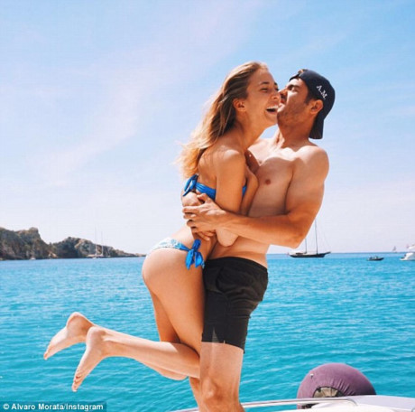 Alvaro Morata tranh thủ đi nghỉ cùng nàng Wags Alice Campello.