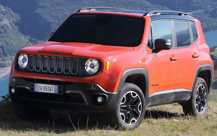 Đối với những người thích SUV thì Jeep Renegade một chiếc xe đáng mong đợi khi mang trên mình một thiết kế khá độc đáo lạ mắt cùng với đó là khả năng off-road rất tốt. Xe trang bị động cơ mới nhất của Chrysler với 2 tùy chọn 1.4 lít turbo tăng áp sản sinh 168 mã lực và 184 lb-ft mô men xoắn và 2.4 lít 4 xy lanh sản sinh 184 mã lực và 177 lb-ft mô men xoắn, hệ thống dẫn động 4 bánh Jeep Active Drive cho phép ngắt kết nối với 2 bánh sau chỉ dẫn động cầu trước.