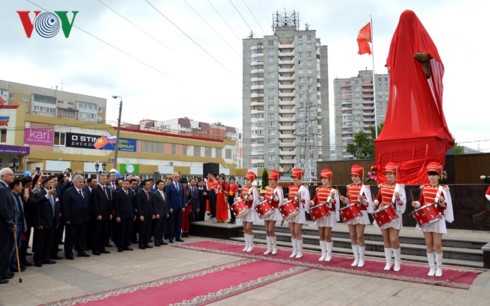 Nghi lễ khánh thành tượng đài Bác Hồ trên quê hương Lenin.