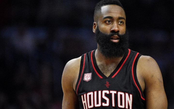 9. James Harden (bóng rổ - 36 triệu bảng) (Ảnh: AP).