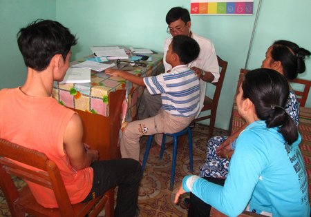  Bác sĩ của trạm y tế xã sẽ được luân phiên lên bệnh viện huyện để nâng cao thực hành và nắm được kỹ thuật cao.