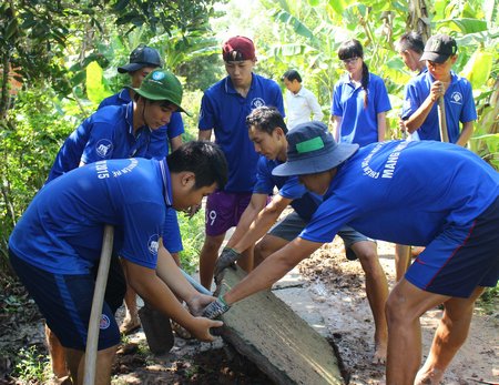 Hè về, tuổi trẻ lại bắt đầu những chuyến đi tình nguyện và tham gia các hoạt động ý nghĩa.